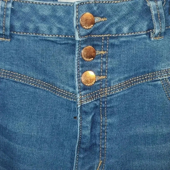 Refuge Jeans Womens Size 6 Denim 3 Button Closure High Waisted Skinny Leg - Picture 2 of 8